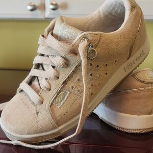 Red by MARC ECCO Sneakers Women's Size 5 / EUC / beige